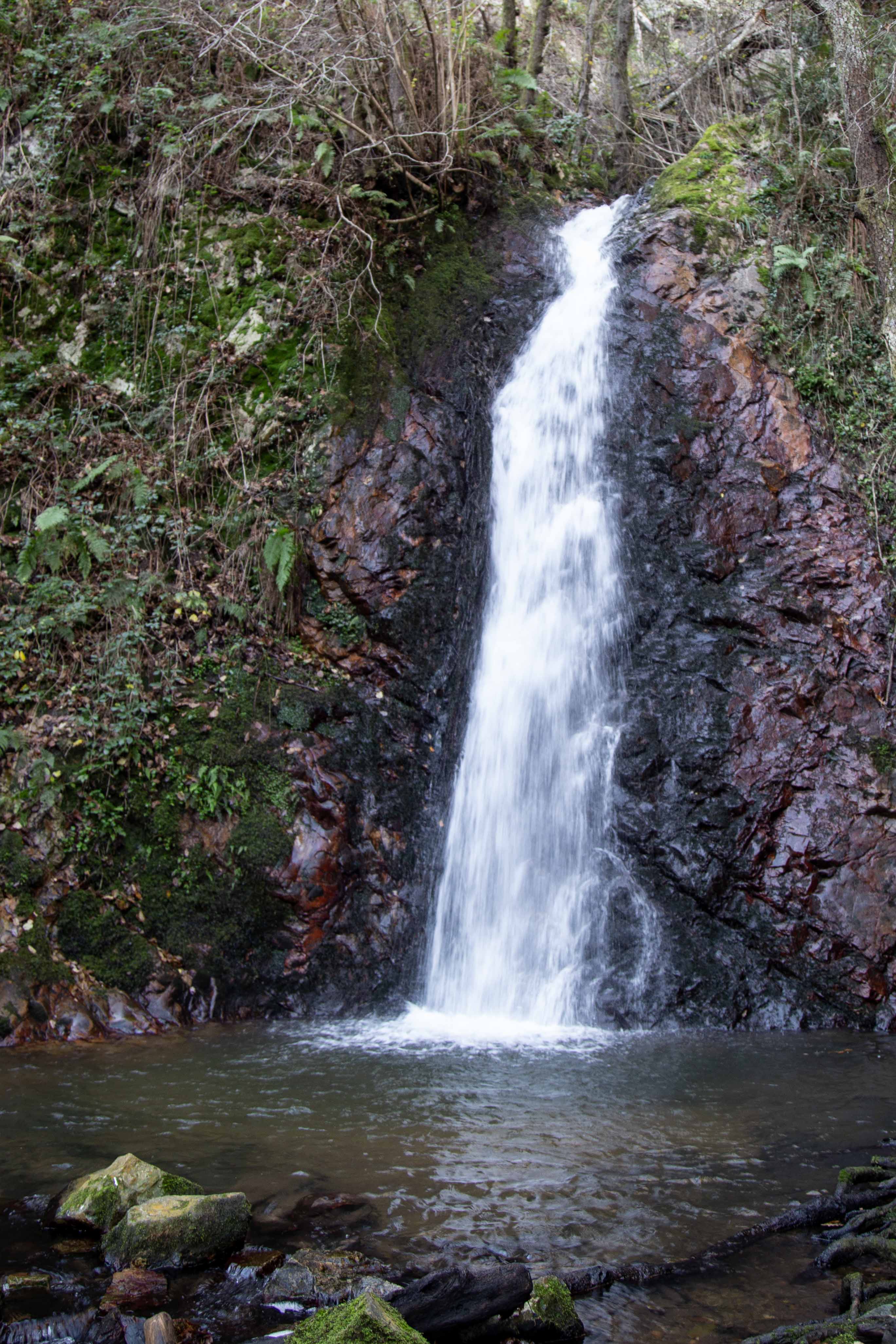vista panorámica de la cascada cola de caballo